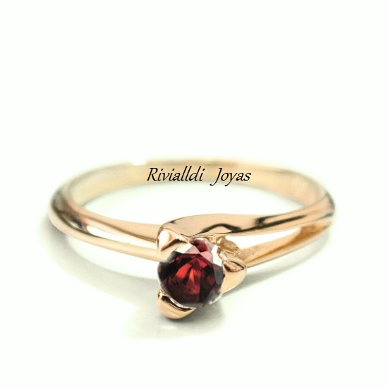 Anillo con rubi "Linda"